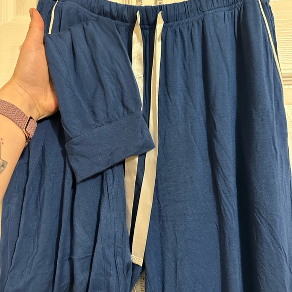 Long sleeve and jogger pajama set - Picture 3 of 7